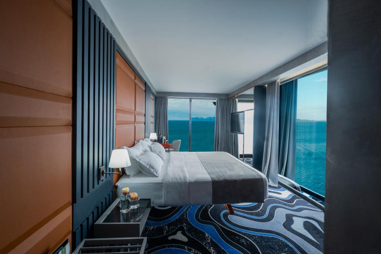 Maritim Marina Bay Resort Spa & Casino Adult Friendly Vlorë Εξωτερικό φωτογραφία A bedroom in a Sky Suite