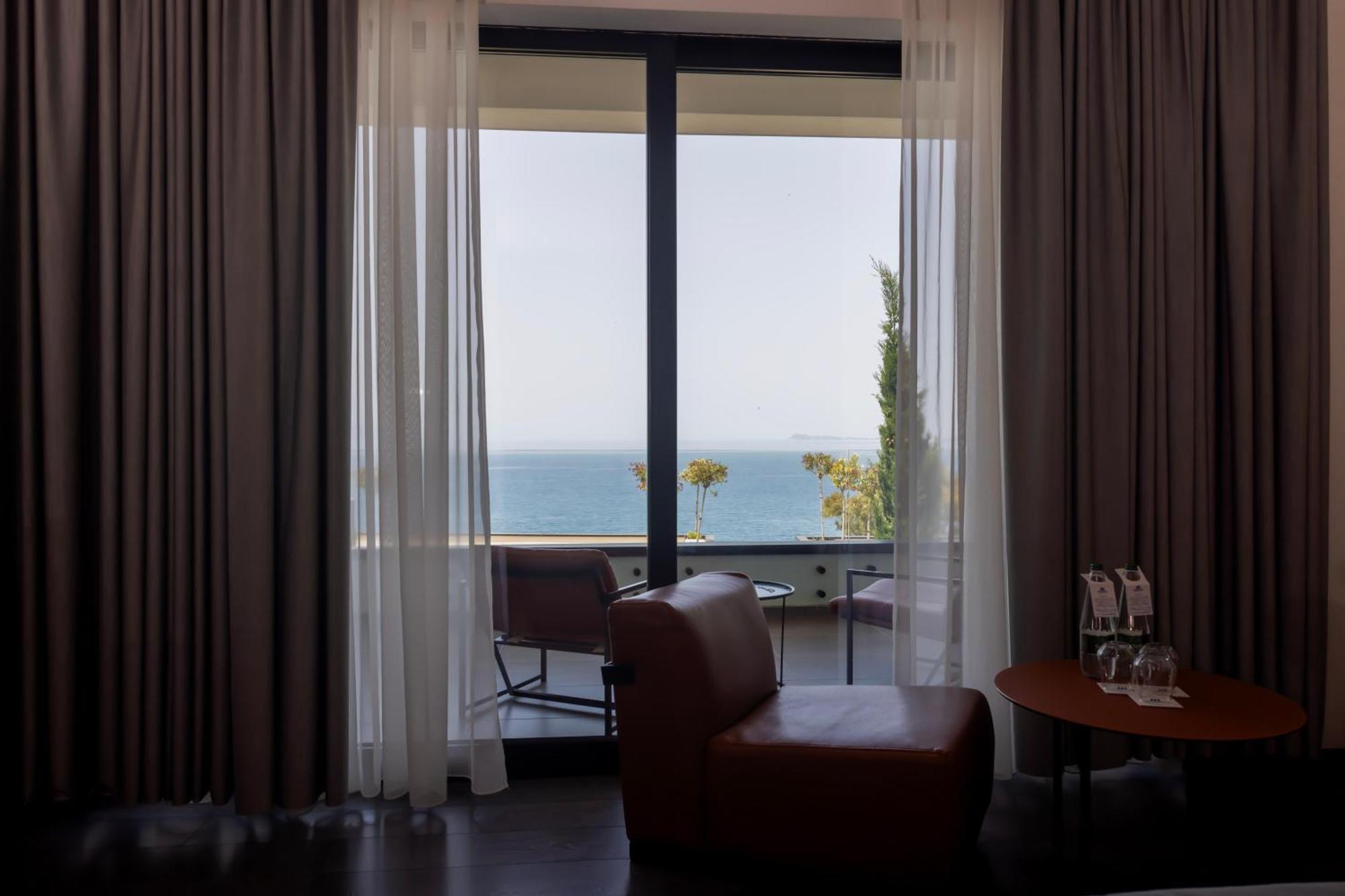 Maritim Marina Bay Resort Spa & Casino Adult Friendly Vlorë Εξωτερικό φωτογραφία A room at the hotel