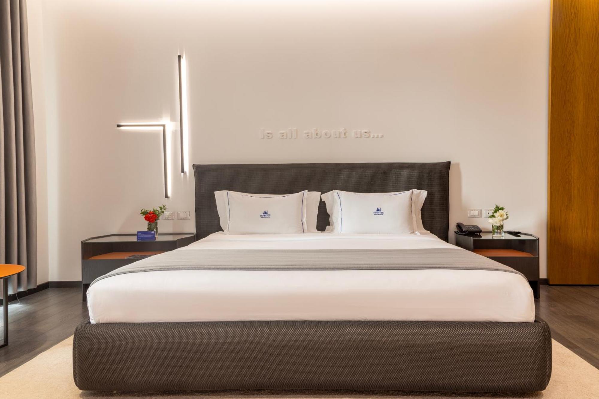 Maritim Marina Bay Resort Spa & Casino Adult Friendly Vlorë Εξωτερικό φωτογραφία A bedroom at the hotel