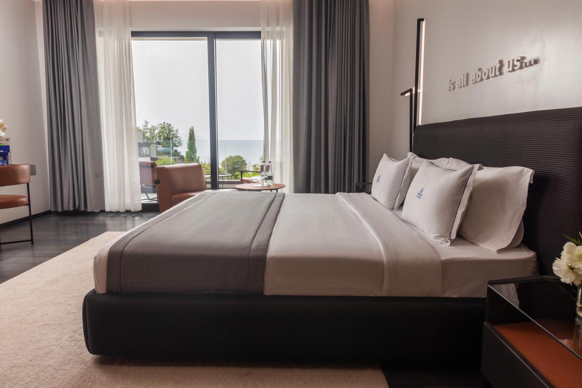 Maritim Marina Bay Resort Spa & Casino Adult Friendly Vlorë Εξωτερικό φωτογραφία A bedroom at the hotel