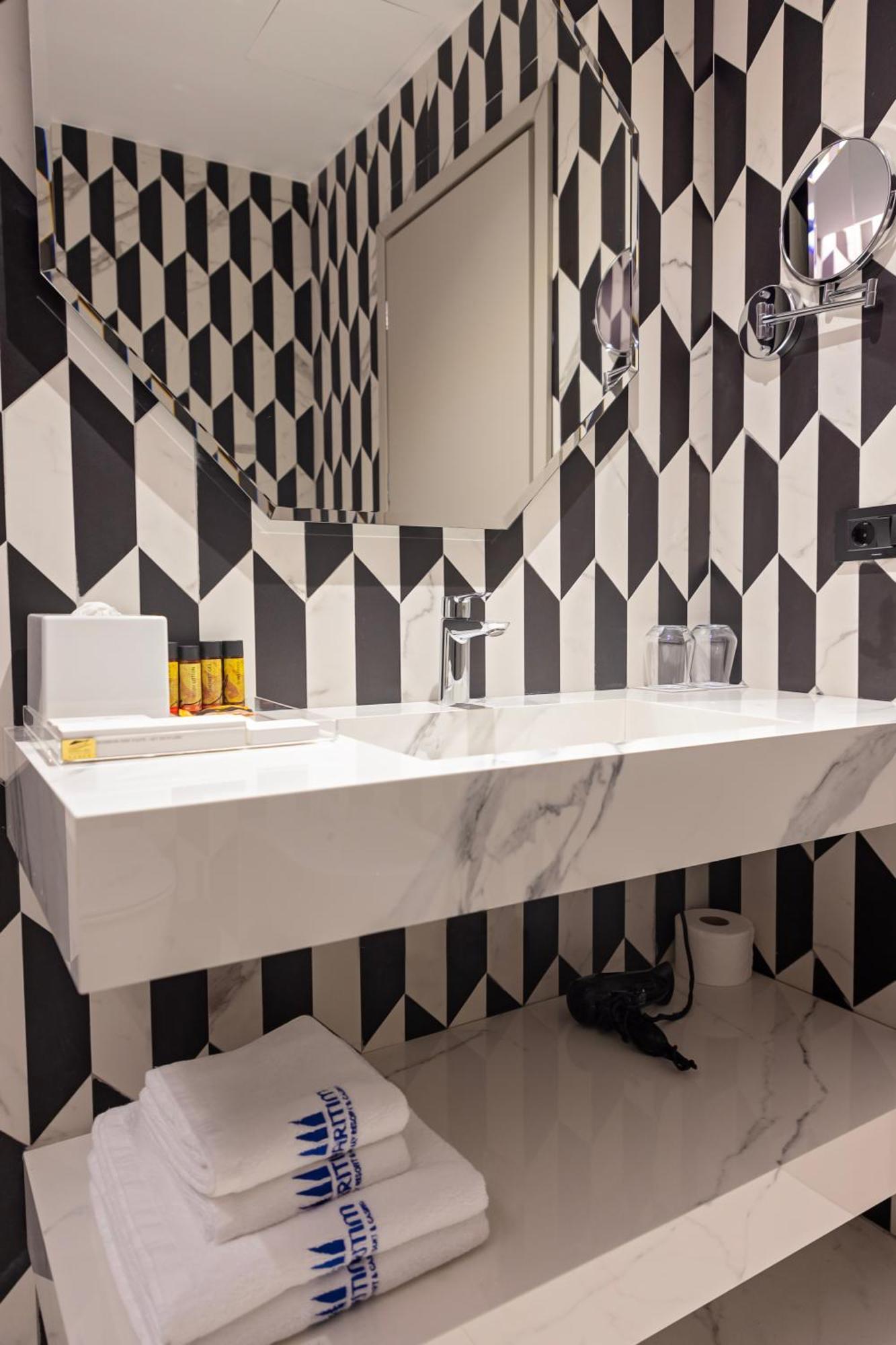 Maritim Marina Bay Resort Spa & Casino Adult Friendly Vlorë Εξωτερικό φωτογραφία Bathroom