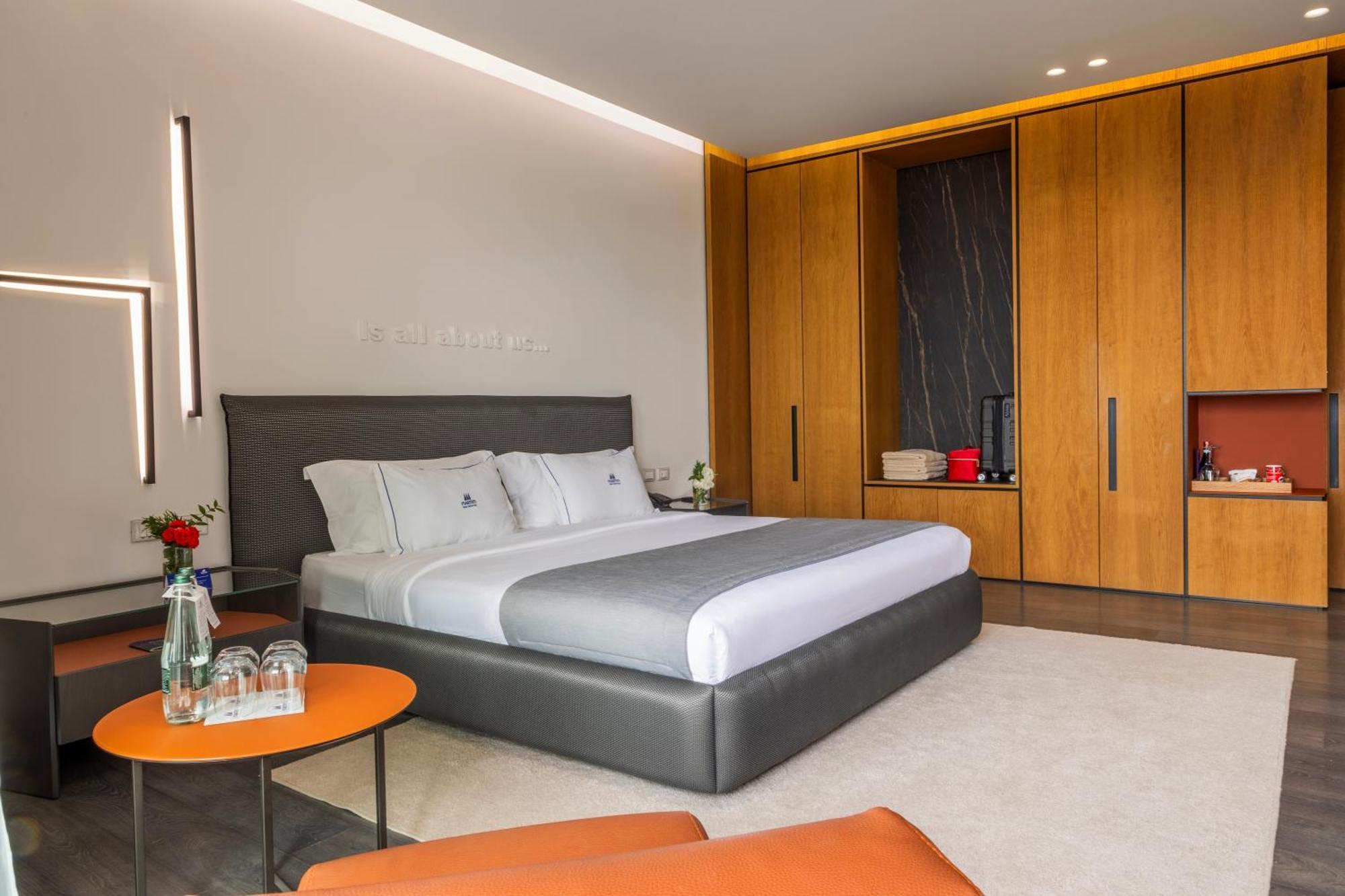 Maritim Marina Bay Resort Spa & Casino Adult Friendly Vlorë Εξωτερικό φωτογραφία A bedroom at the hotel