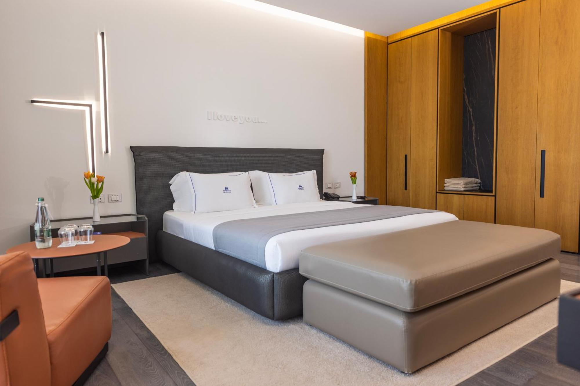 Maritim Marina Bay Resort Spa & Casino Adult Friendly Vlorë Εξωτερικό φωτογραφία A bedroom at the hotel