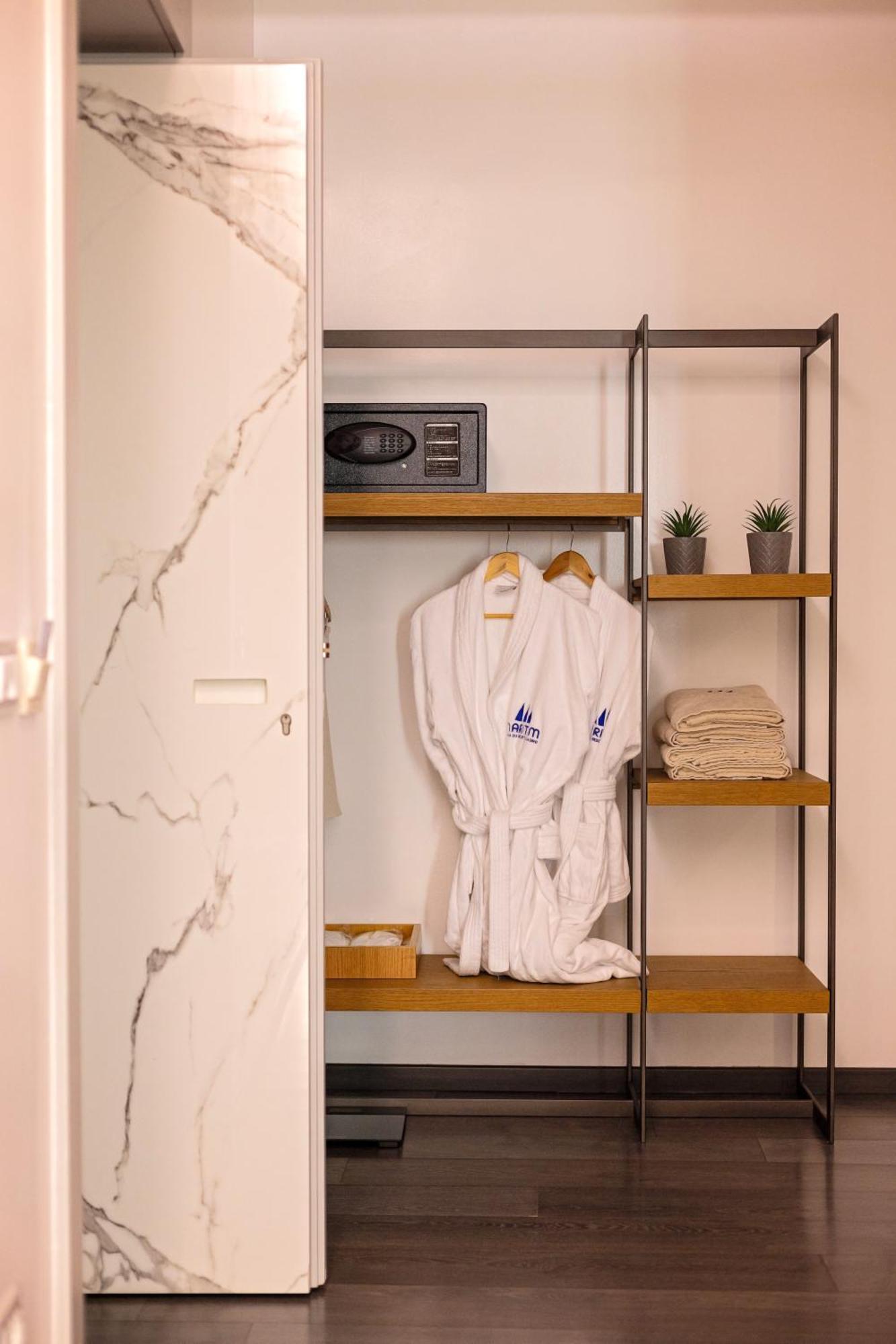 Maritim Marina Bay Resort Spa & Casino Adult Friendly Vlorë Εξωτερικό φωτογραφία A bathrobe in a closet