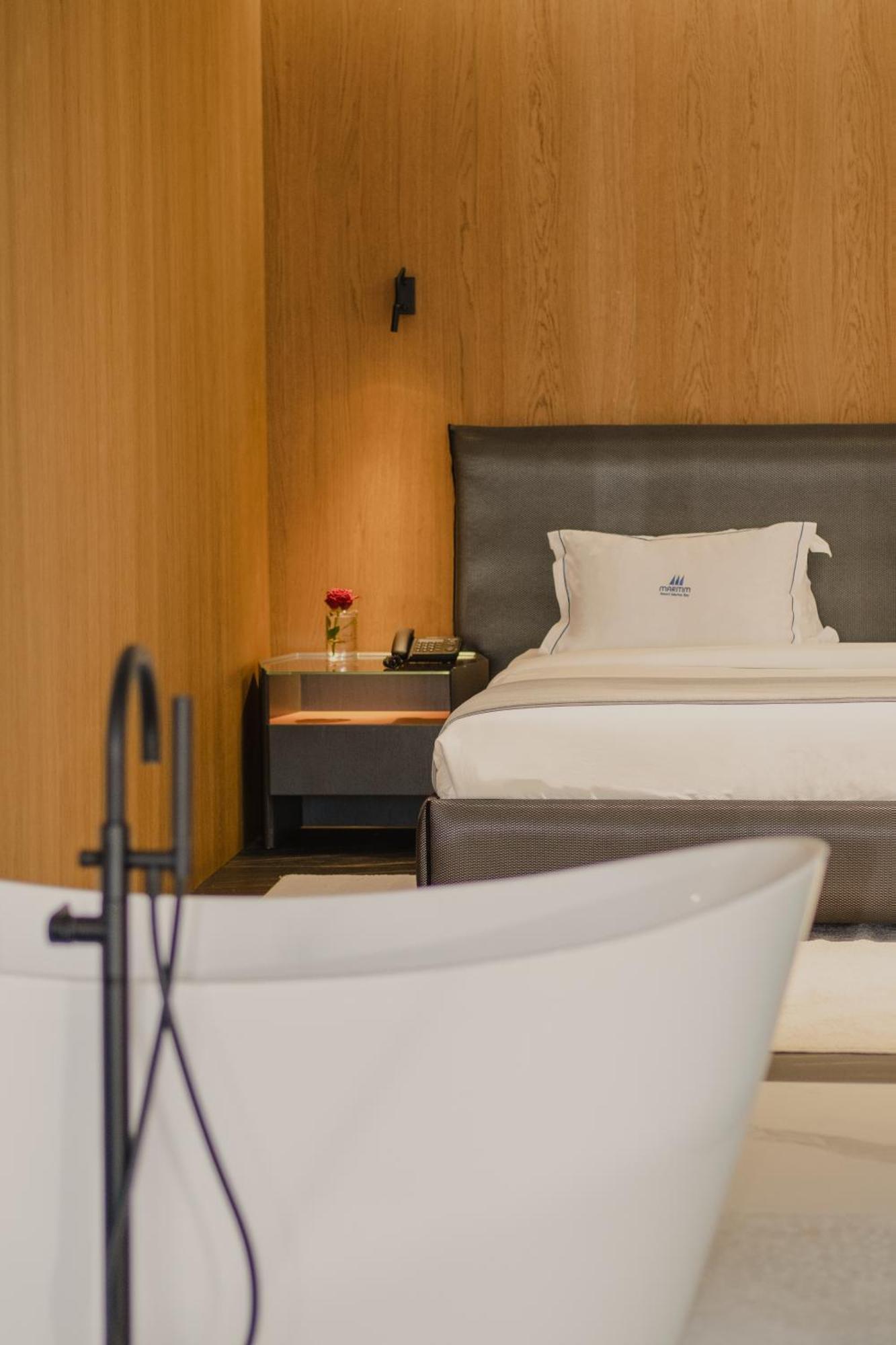 Maritim Marina Bay Resort Spa & Casino Adult Friendly Vlorë Εξωτερικό φωτογραφία A room at the hotel